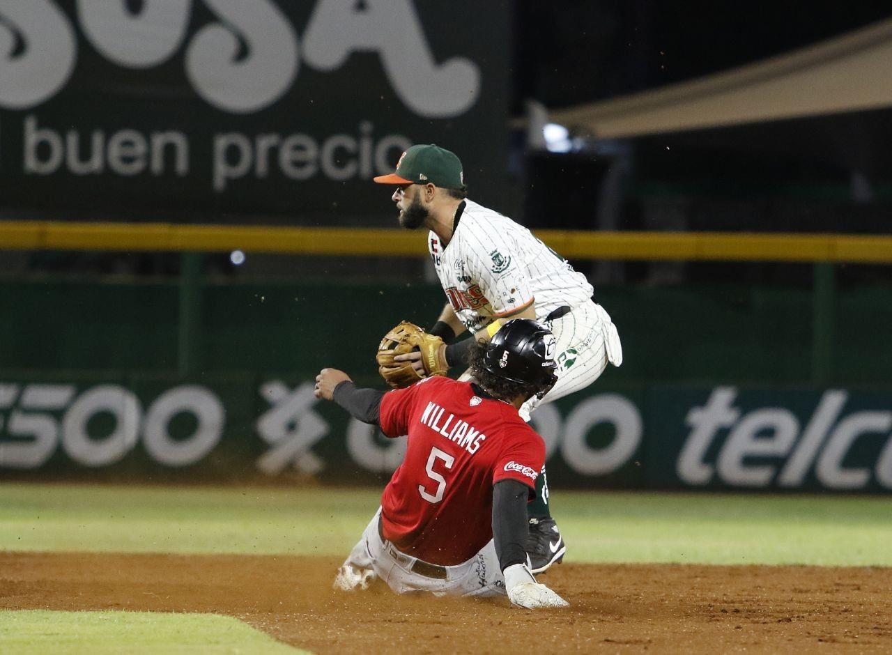 Los Leones no pudieron contener los batazos de los Toros de Tijuana y perdieron ayer en el primer juego de la serie.- Foto cortesía