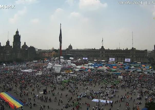 Llegan simpatizantes al Zócalo para cierre de campaña de Claudia Sheinbaum