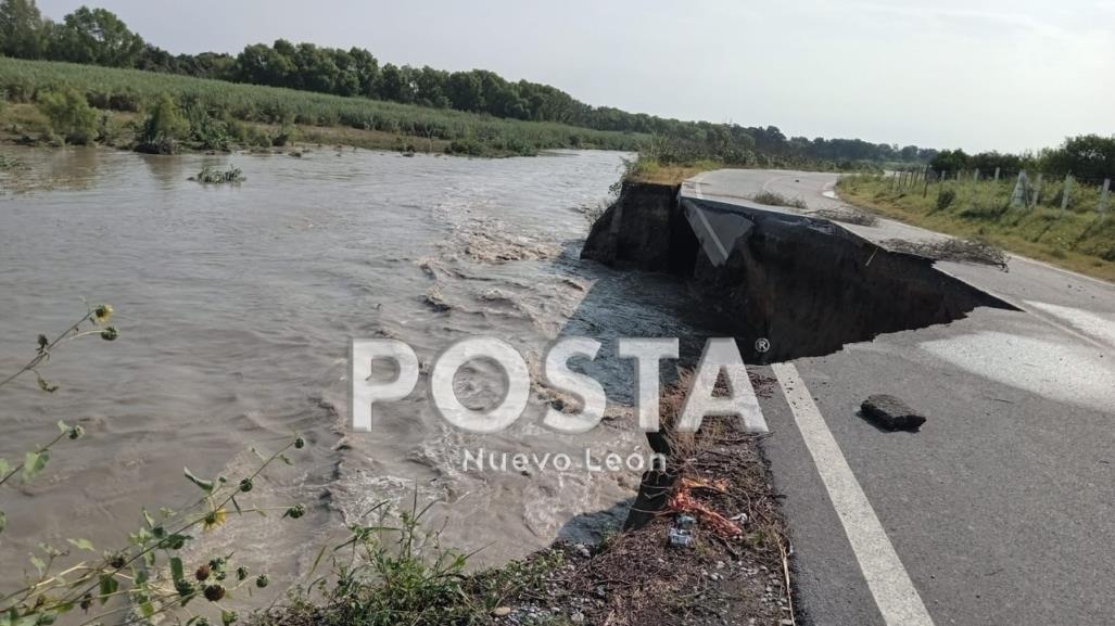 Fuerte tormenta causa estragos en carretera de Cadereyta