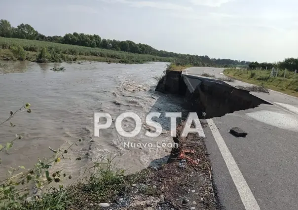 Fuerte tormenta causa estragos en carretera de Cadereyta