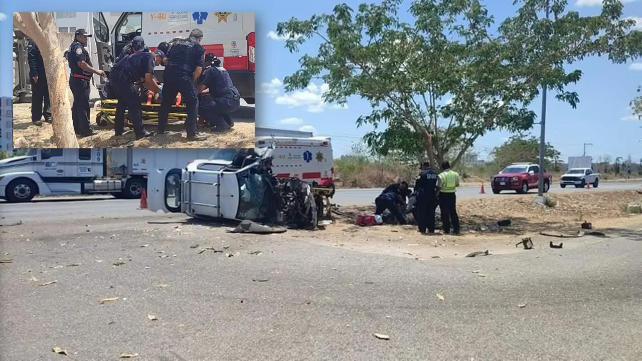 El vehículo terminó destrozado y el conductor tuvo que ser atendido por paramédicos Foto: Redes sociales