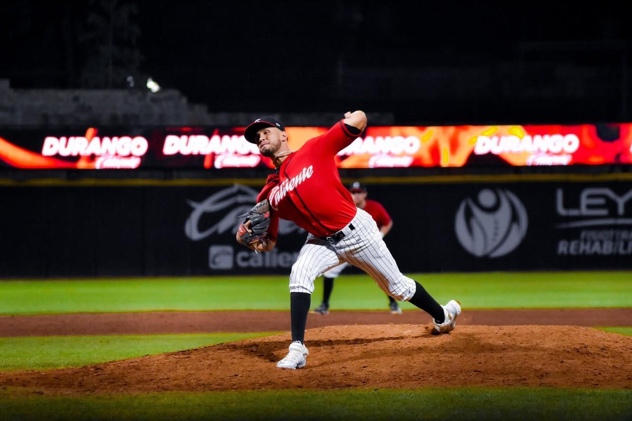 Caliente logró una gran remontada de cuatro carreras para después ganar en extra innings a Campeche. Foto: Caliente de Durango.