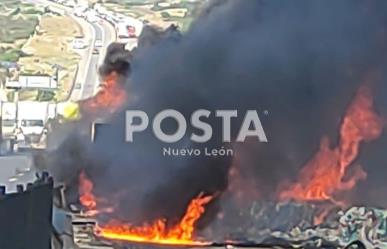 Chocan tráileres en la autopista a Saltillo; PCNL controla incendio