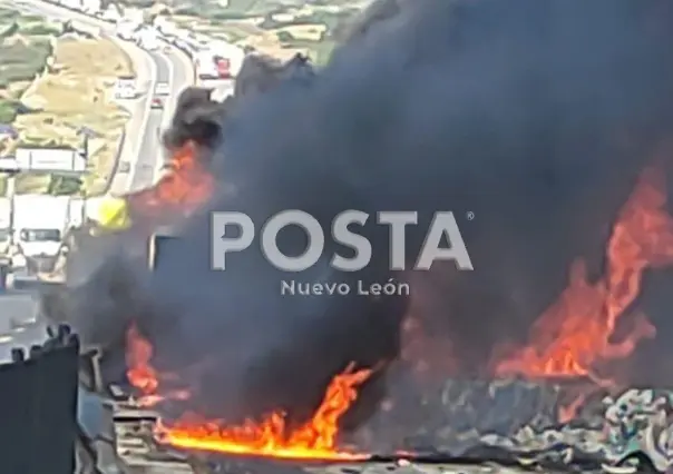Chocan tráileres en la autopista a Saltillo; PCNL controla incendio