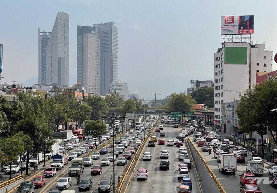 La Ciudad de México con mala calidad de aire. Foto:@LizbethCaro01