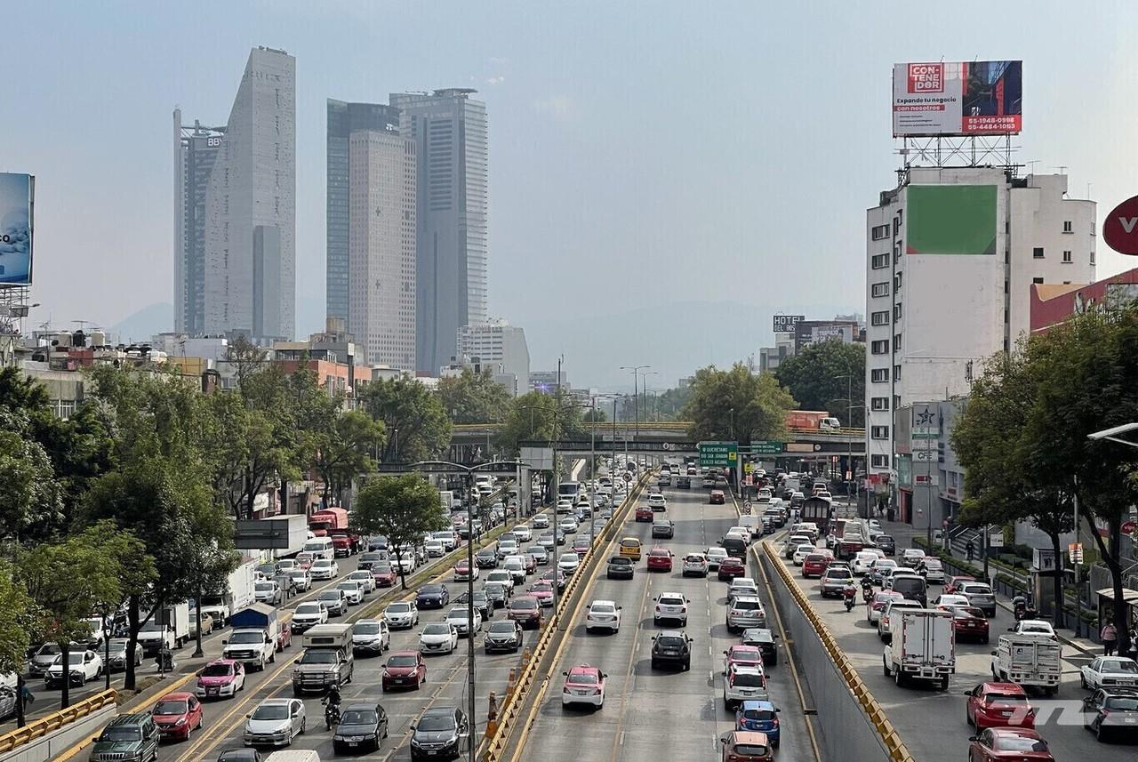 La Ciudad de México con mala calidad de aire. Foto:@LizbethCaro01