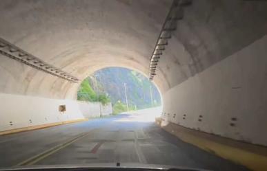 Reportan volcadura de tractocamión en la supercarretera Durango - Mazatlán