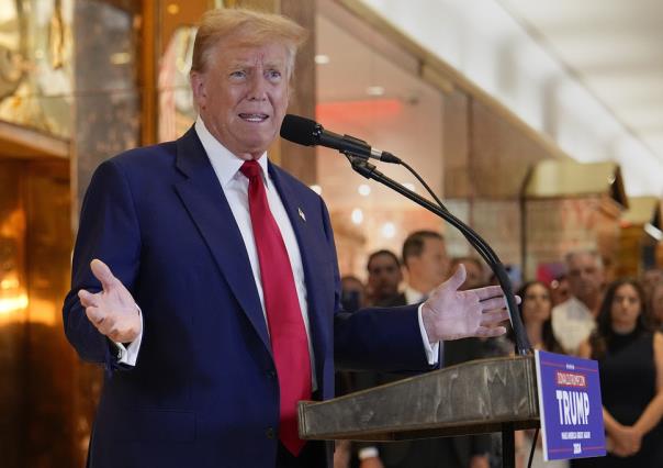 Trump acusa juicio amañado y se autodenomina mártir