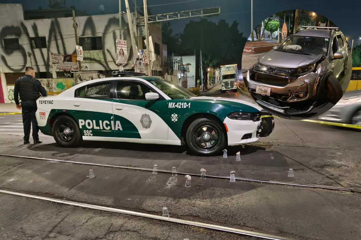 Patrulla de la SSC llegó al lugar de los hechos y como quedó el auto donde iban las víctimas. Foto: Ramón Ramírez