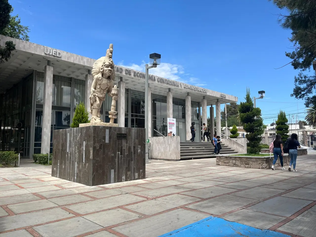 Convoca la FEUD a jóvenes para que puedan solicitar descuentos y se inscriban a cualquiera de la facultades de la UJED. Foto: Isaura Retana.