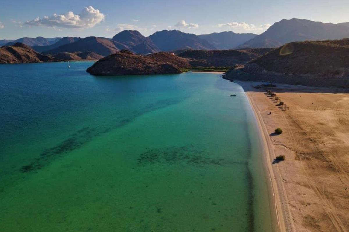 Playa Santispac en Mulegé. Foto: Explora tu Baja / Eric Ruíz