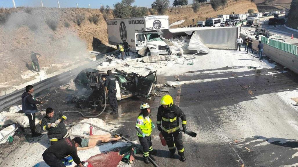 Ixtapaluca: Tráiler se estrella contra automóviles dejando una persona sin vida