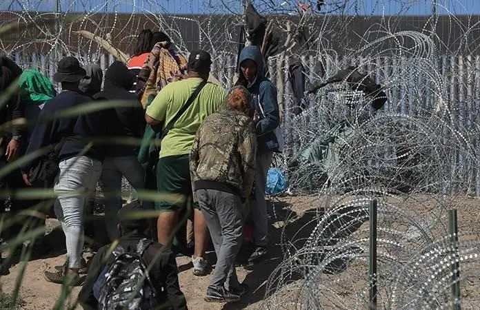 Retiran a migrantes que estaban a la orilla del río Bravo