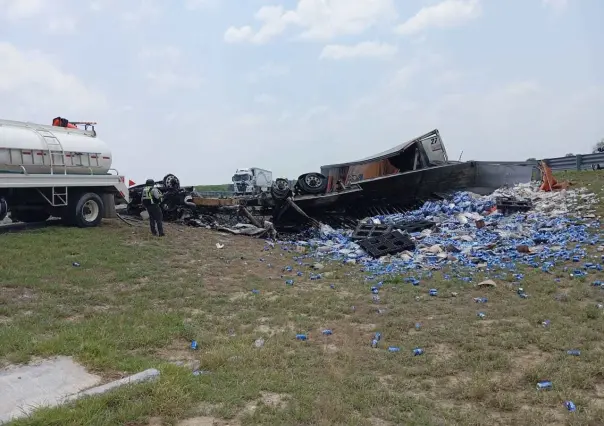 Chocan tres vehículos de carga en China, Nuevo León