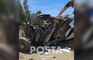 Vuelca autobús con trabajadores de la mina de Salinas Pliego; hay un muerto