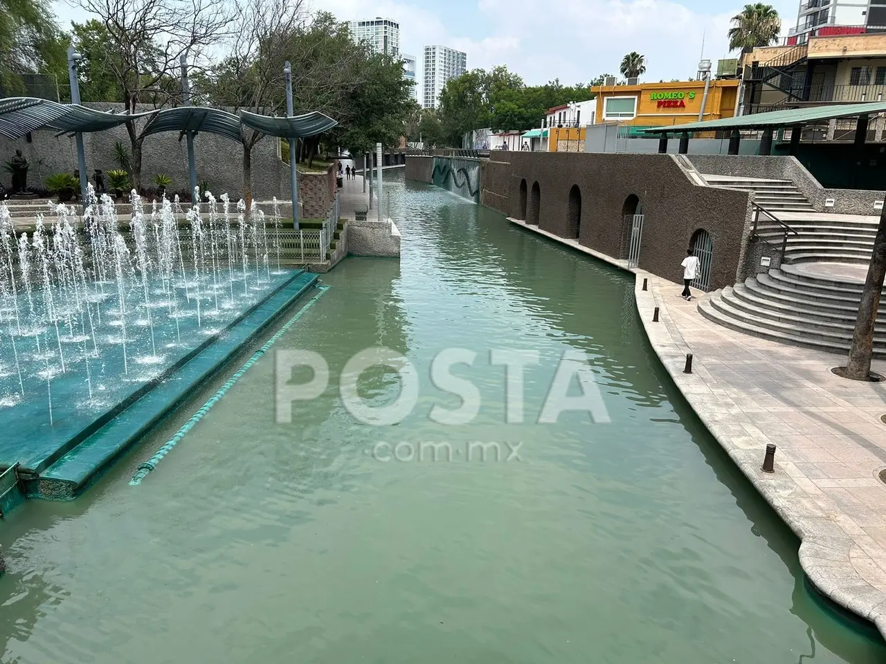 Paseo Santa Lucía con agua verde tras lluvias. Foto: Jorge López