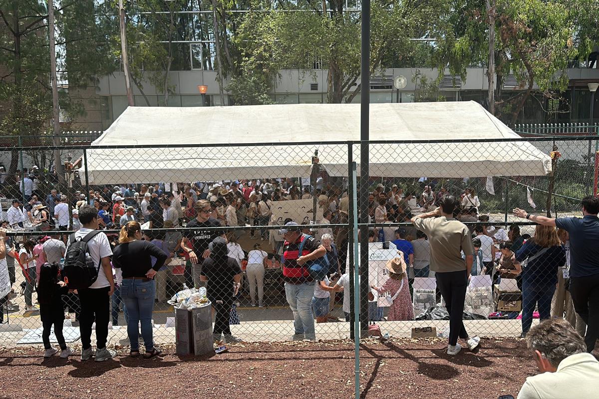 Personas en casilla 752 CDMX.  Foto: @macciudadano