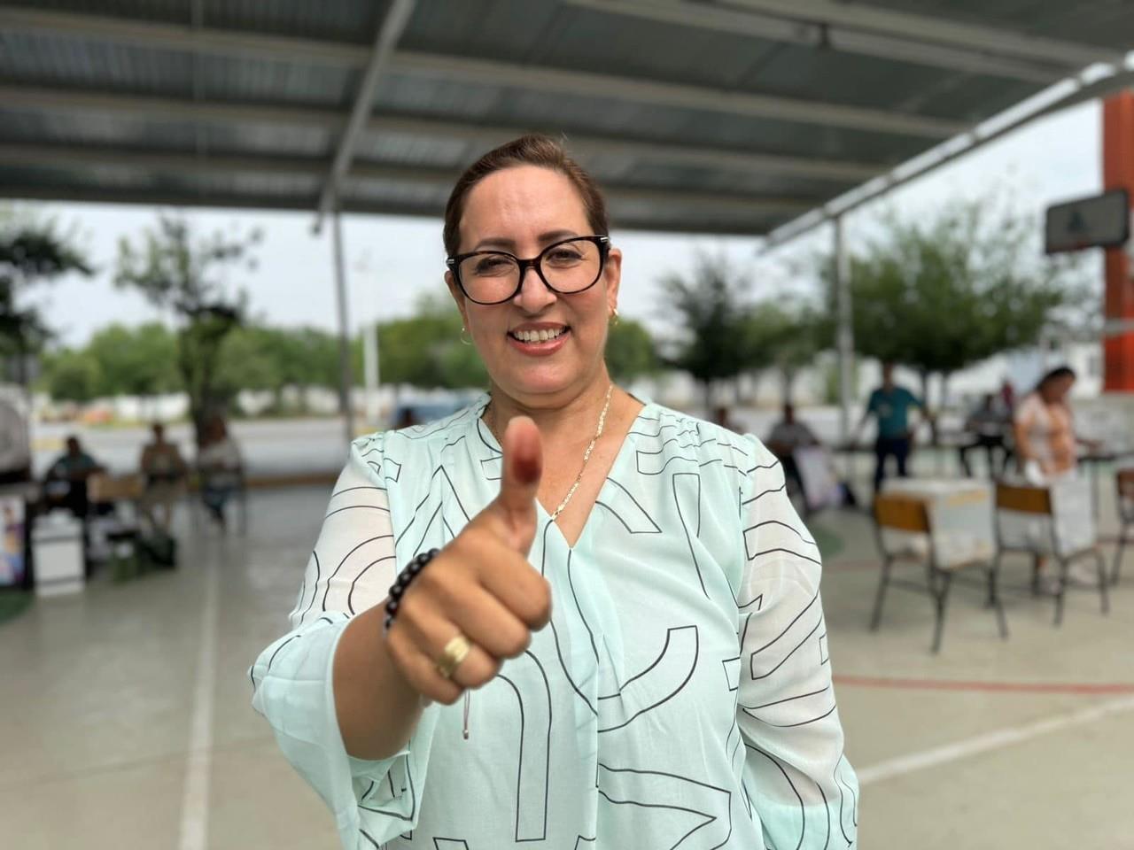 Garza emitió su voto en la colonia La Escorial. (Fotografía: Claudia Garza)