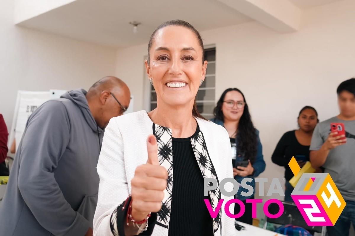 La candidata de la coalición Sigamos Haciendo Historia, Claudia Sheinbaum Pardo,  muestra su dedo pulgar marcado que demuestra que ya votó. Foto: Facebook Claudia Sheinbaum