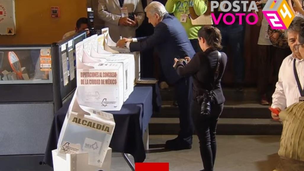 Andrés Manuel López Obrador emite su voto en las elecciones de 2024