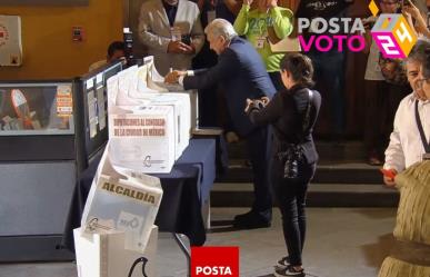 Andrés Manuel López Obrador emite su voto en las elecciones de 2024