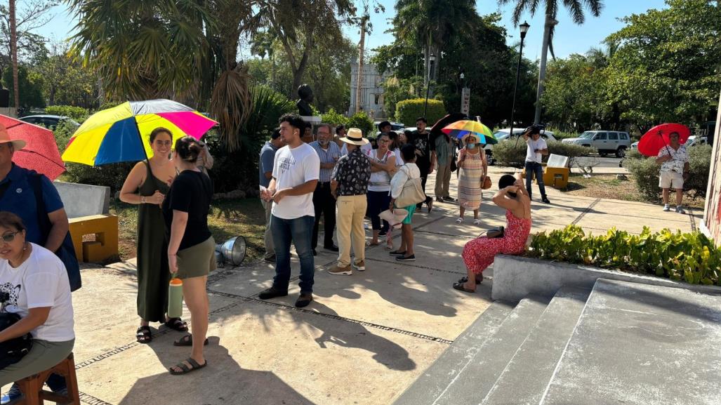 Larga fila de votantes en la casilla especial del Parque de Las Américas