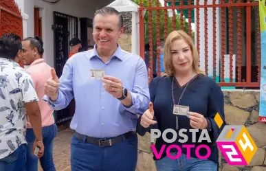 Miguel Ángel Lozano ejerce su derecho al voto en Pesquería