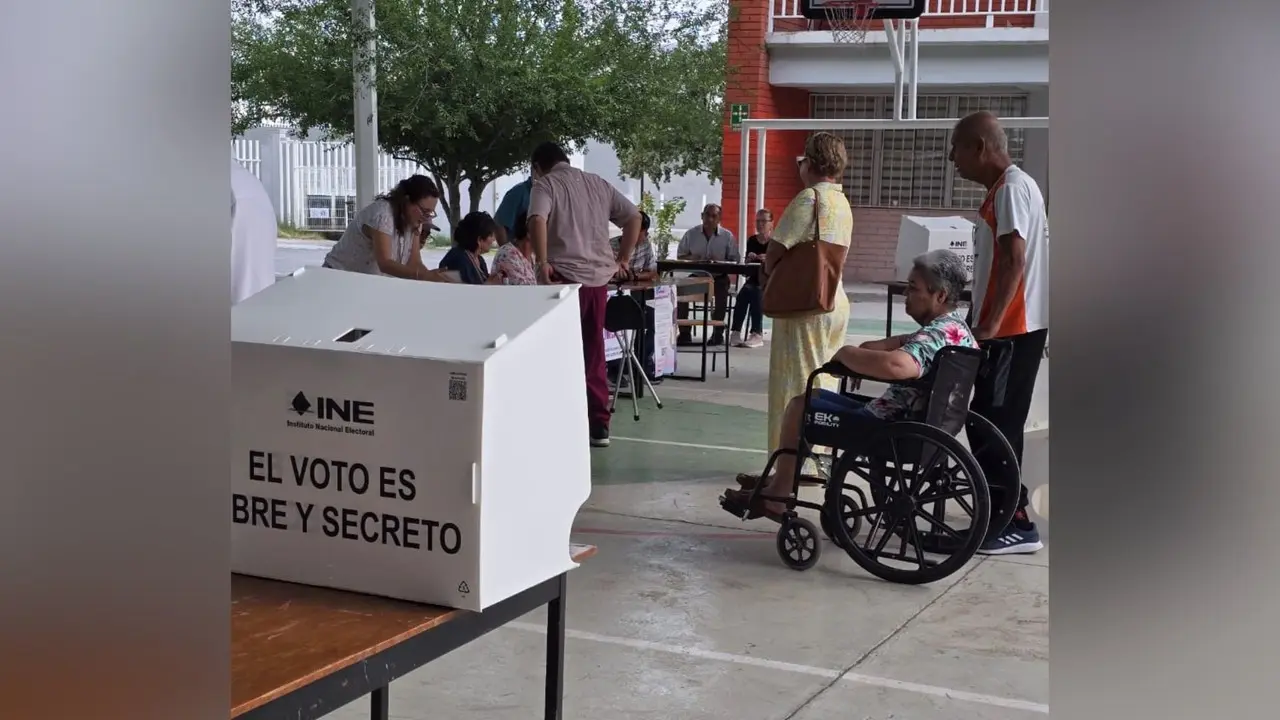 Desde temprana hora miles de personas están acudiendo a votar en Coahuila. (Fotografía: Arath Cisero)