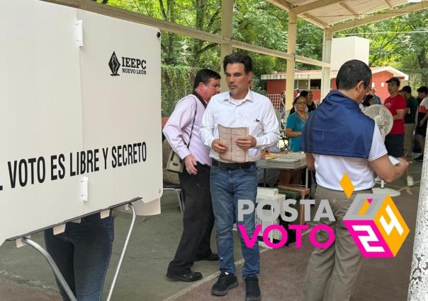 Pato Zambrano ejerce su voto en Monterrey y anima a la participación ciudadana