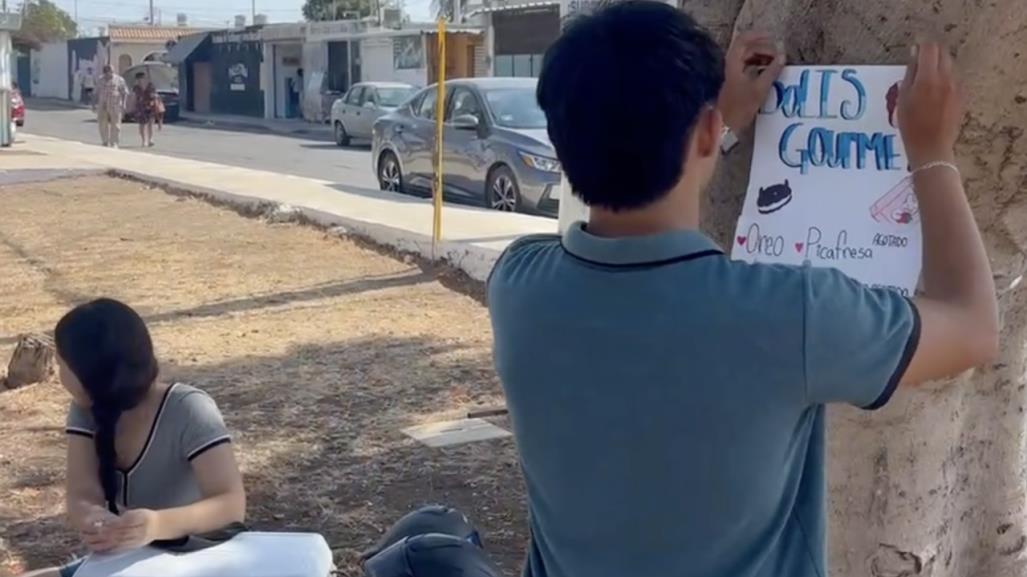 Aprovechan el calor y el retraso de una casilla para  vender bolis en Mérida