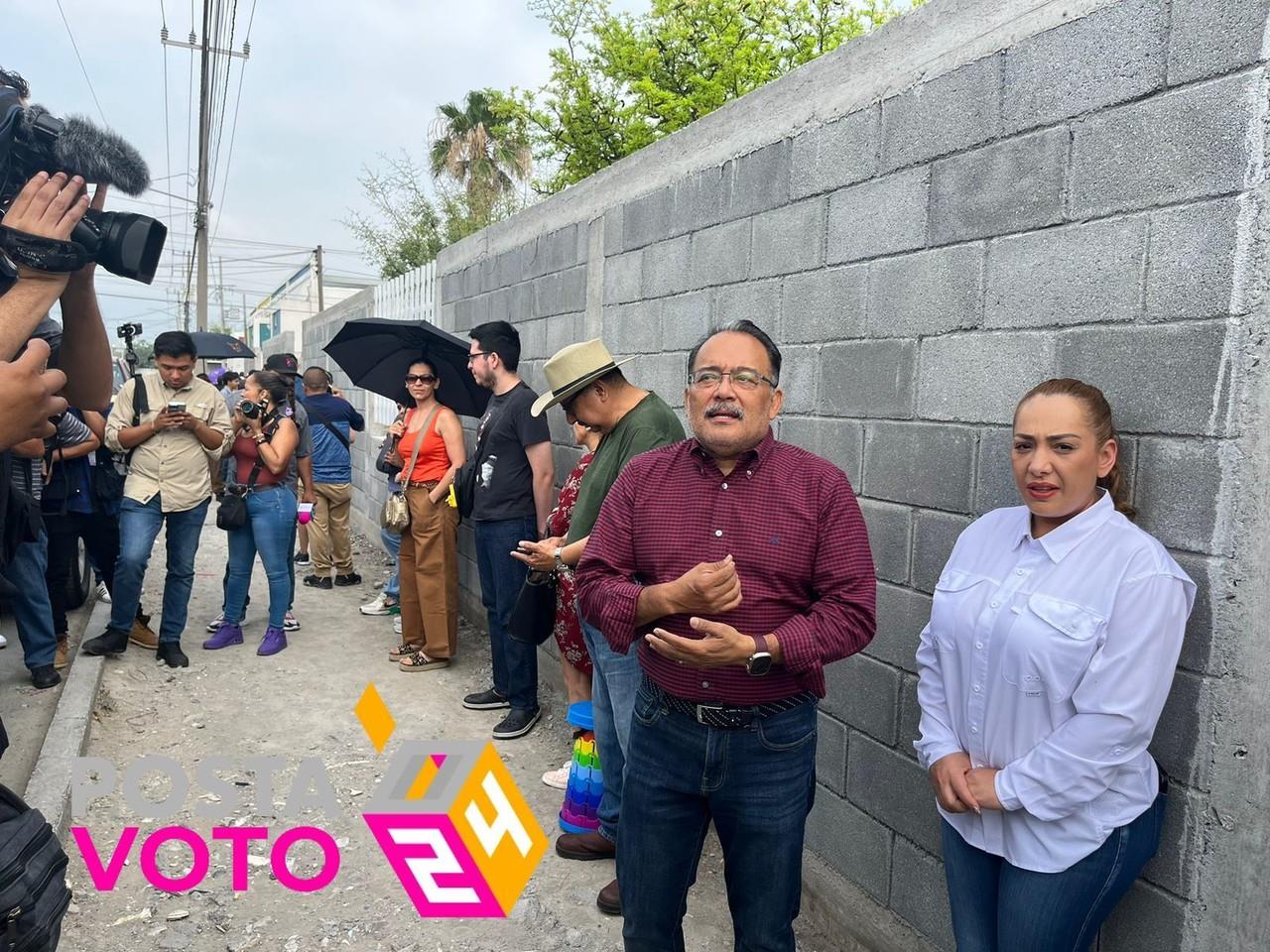 Andrés Mijes, candidato a la alcaldía de Escobedo acudió a emitir su voto. Foto. Rafael Enríquez