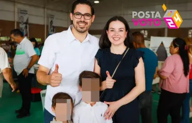 Acude a votar David de la Peña con su familia en Santiago