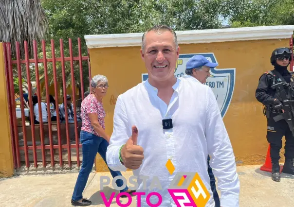 César Valdés acude a votar por la Alcaldía de García