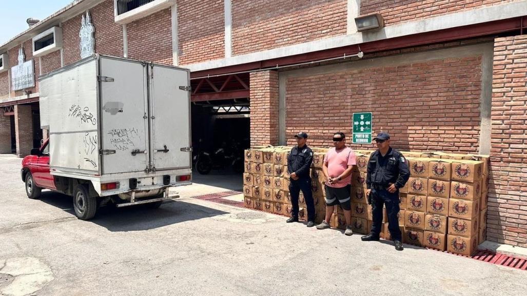 ¿Héroe o villano? Detienen a hombre con 150 cartones de cerveza clandestina