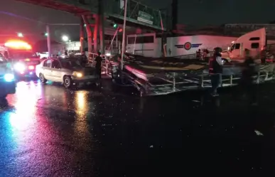 Cae estructura metálica colapsa la vía Morelos en Ecatepec (VIDEO)