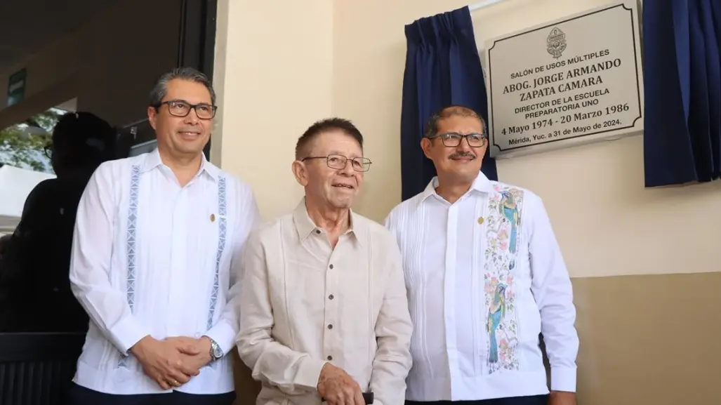 La Uady rinde homenaje a exdirector de la Prepa Uno