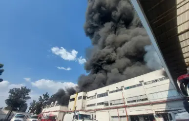 Incendio en bodega de plásticos provoca alarma en Ecatepec