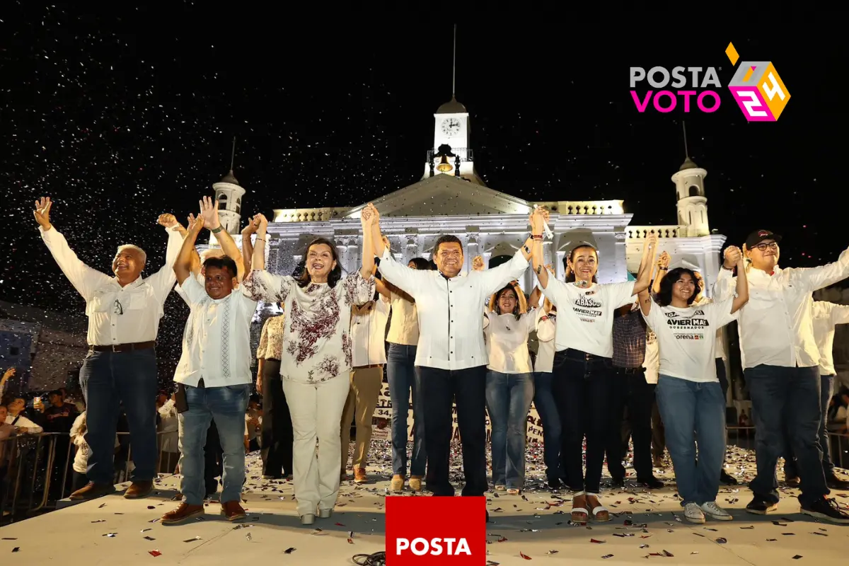 Javier May celebra en la Plaza de Armas. Foto: X