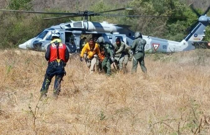 Un hélicoptero de rescate se lleva el cuerpo de la secretaria del PRD. Foto: El Democrata.