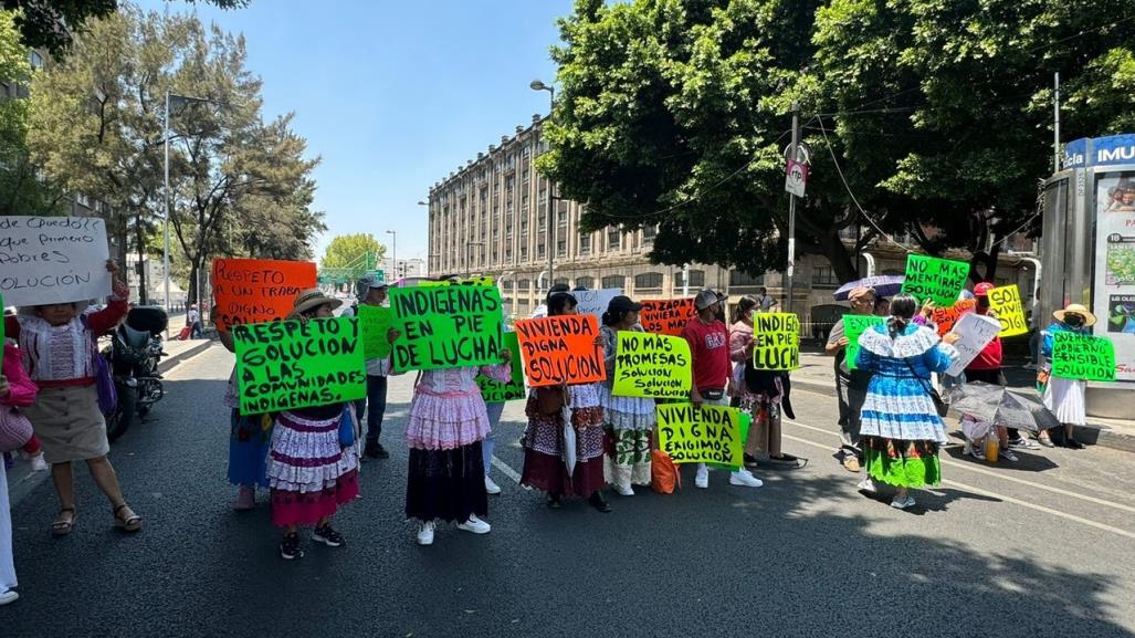 ¡Claudia celebrando y los indígenas marchando! Acusan Mazahuas falta de vivienda