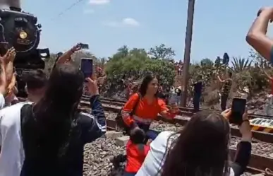 ¡Qué tragedia! Muere mujer por tomarse selfie al paso de La Emperatriz (VIDEO)