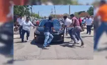 Secretario del SNTE  Yucatán embiste con su vehículo a maestros en una protesta