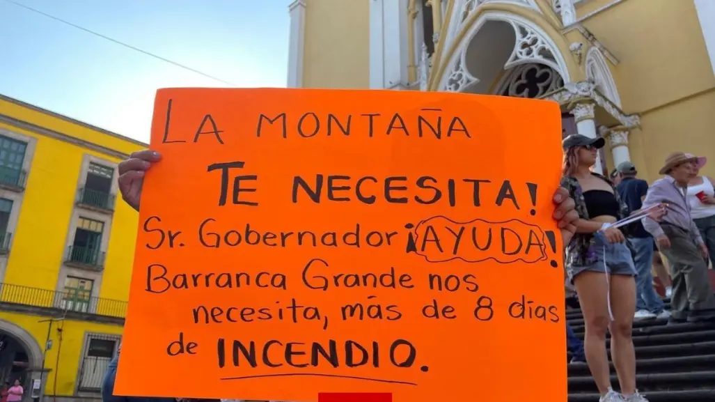 Pobladores protestan en Xalapa y Coatepec por incendios en zonas de manantial