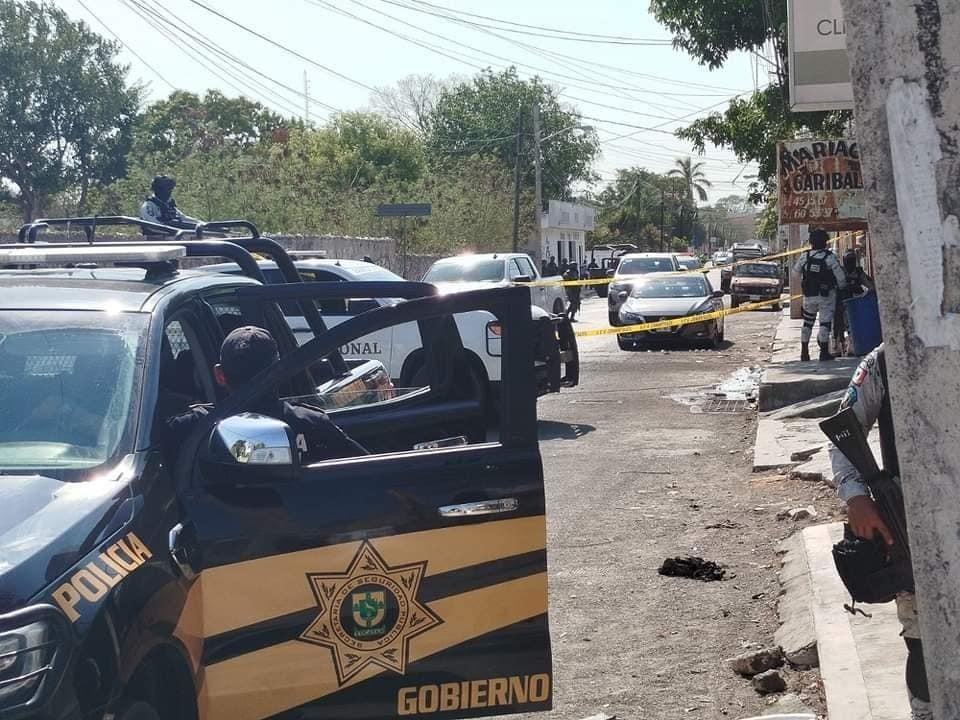 Personal de la policía estatal y de la guardia nacional, custodias las calles con camionetas y armas largas. Foto: Redes sociales