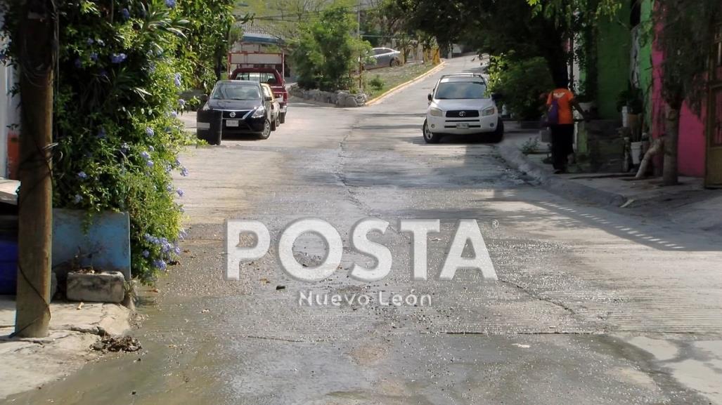 Doble fuga de aguas negras afectan a vecinos de Lomas Modelo Norte, en Monterrey