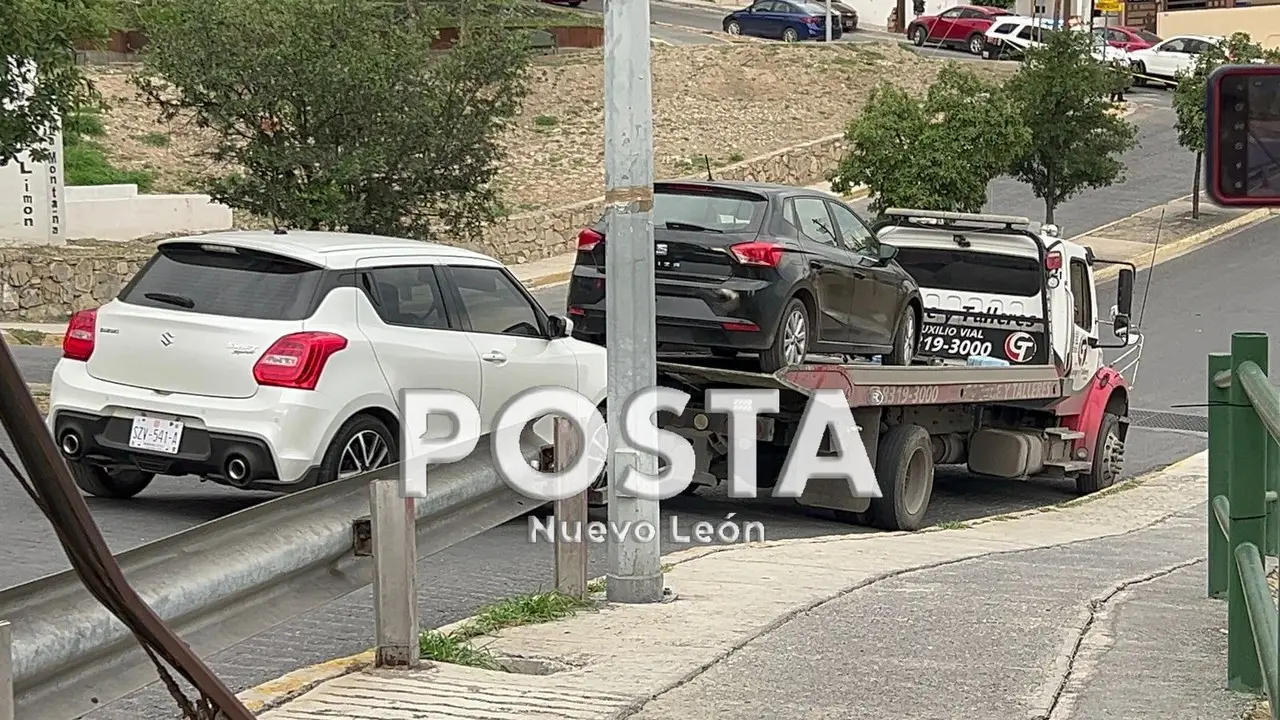 Tras sorprenderlos se dio el enfrentamiento, donde tres sospechosos abandonaron al menos un vehículo e intentaron huir corriendo. Foto: Raymundo Elizalde.