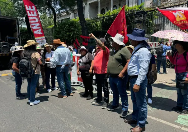 Marcha la CNTE a Gobernación y lo hace pacíficamente