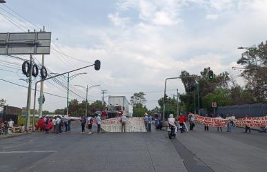 Comuneros de Hidalgo bloquean Insurgentes frente a Conagua, piden obras