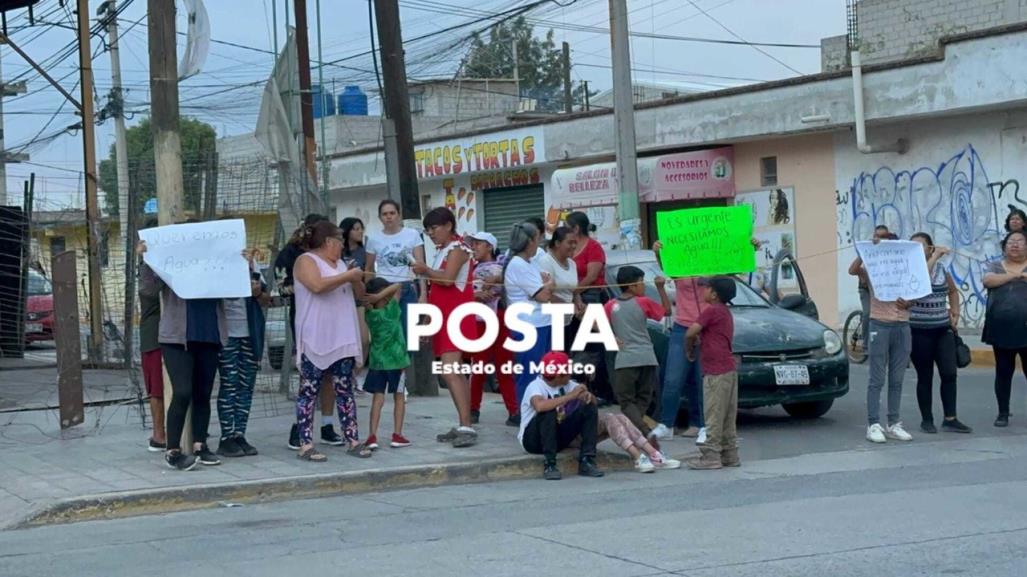 Exigen agua potable con bloqueo en Ecatepec (VIDEO)