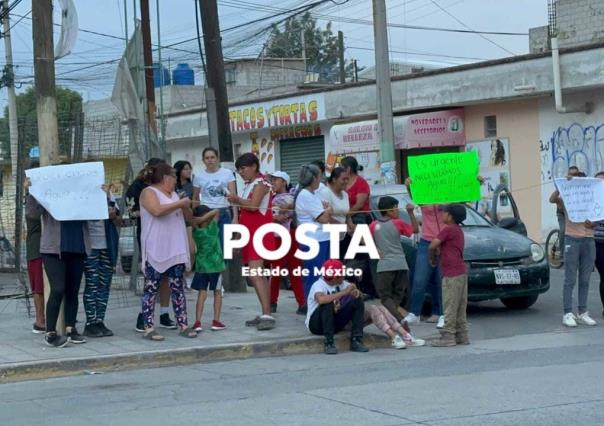 Exigen agua potable con bloqueo en Ecatepec (VIDEO)